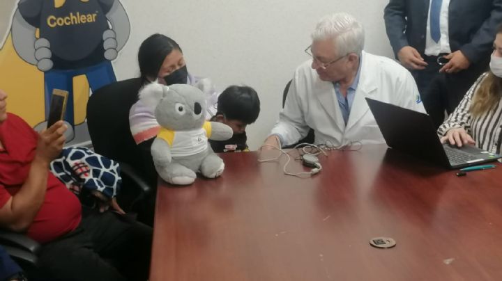 (VIDEO) Activan implantes cocleares para sordera en el Hospital Pediátrico de Culiacán