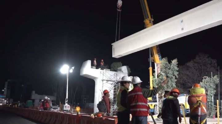 Paseo 5 de Febrero: trabajan en colocación de trabes para el puente en Zaragoza