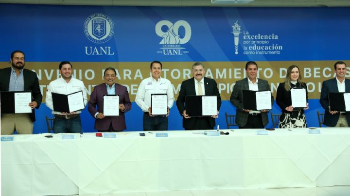 Otorga UANL becas a jóvenes de nueve municipios de NL