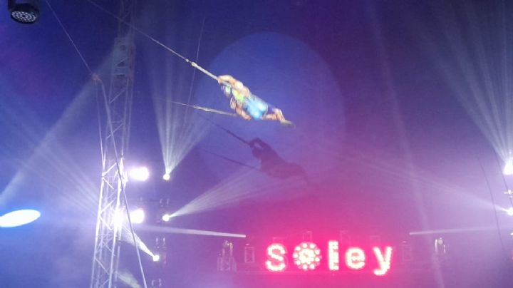 Conoce a Jean Carlo, trapecista del Circo Soley y su peligroso acto la "La Hamaca India"