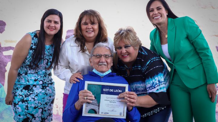 Tota Carbajal leyenda del fútbol mexicano y exmundialista recibe reconocimiento en León