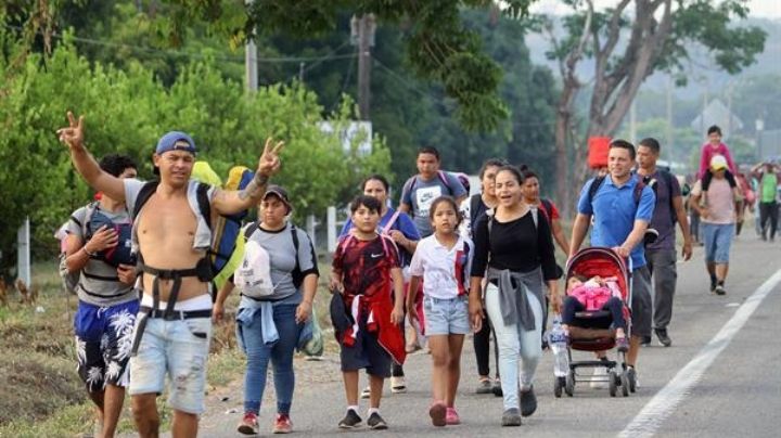 Migrantes elevan sus demandas: Exigen papeles de libre tránsito y camiones para cruzar por México