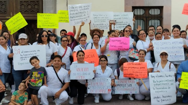 Marchan enfermeros en busca de buen sueldo y prestaciones "Somos maestros y especialistas"