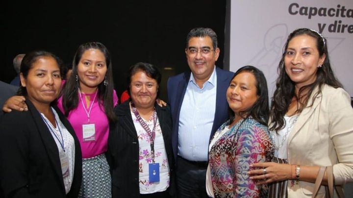 Céspedes Peregrina aplaude capacitación a presidentes y directores del DIF en Puebla