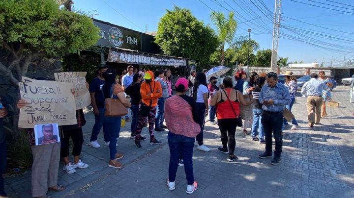 Se manifiestan por supuesto acoso laboral en Secundaria Técnica en Jurica, Querétaro