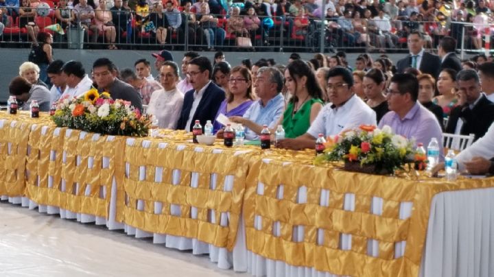 Estudiantes de Bachilleres se gradúan y piden justicia por antorchistas asesinados en Acapulco