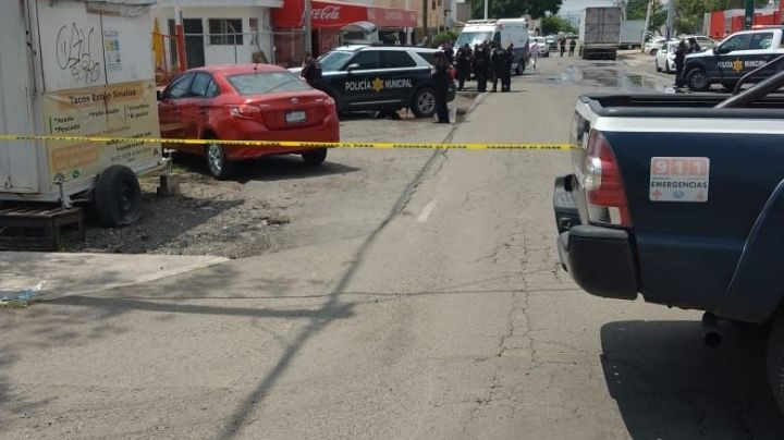 Asesinan a vendedor de carnitas; solitario sujeto entra al local y mata al propietario