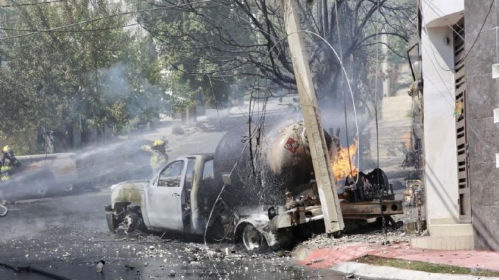 Moviliza incendio de pipa de gas tras choque en Escobedo NL