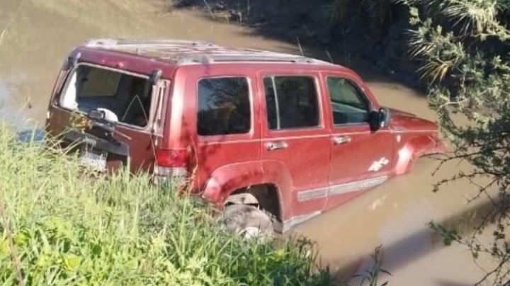 Hallan 5 cuerpos con signos de tortura al interior de una camioneta en Valle de Santiago