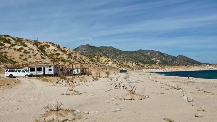 ¿Gentrificación en la playa? Extranjeros se adueñan de 'Agua Caliente' paraíso termal en La Paz