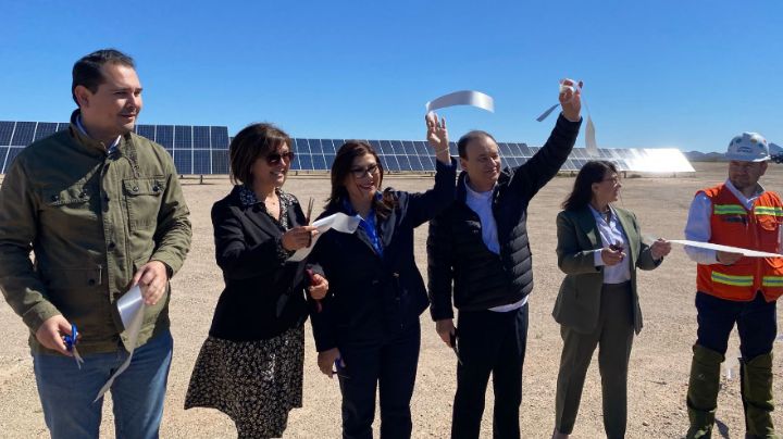 Inauguran parque AKIN con 380 mil paneles solares en Puerto Libertad, Sonora