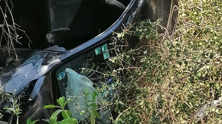 Mujer se accidenta en carretera Veracruz-Xalapa por posible falla mecánica en automóvil