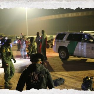 Tres mujeres sudamericanas caen del muro fronterizo en Tijuana al intentar escalarlo