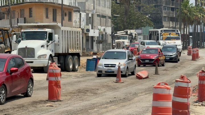 Población busca apoyo de tránsito para evitar tráfico en construcción de rotonda en Madero
