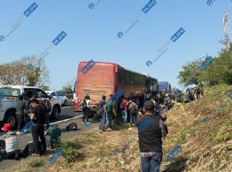 (VIDEO) Abandonan a más de 400 migrantes en tres camiones al sur de Veracruz