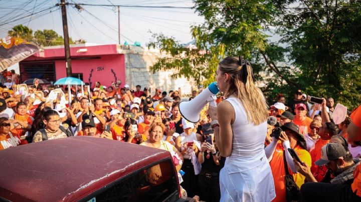 Mariana Rodríguez recorre colonias del sur de Monterrey