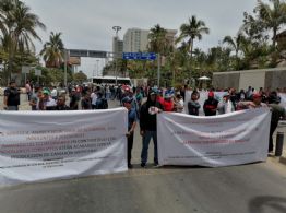 Protestan acuicultores con bloqueo frente a Conapesca; exigen detener importaciones