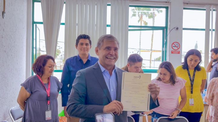 José Luis Urióstegui recibe su constancia de mayoría como alcalde reelecto de Cuernavaca