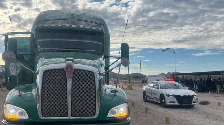 Liberan a 73 migrantes de un tractocamión en Sonora; hay 3 detenidos