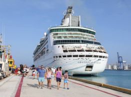 Desembarca el famoso crucero 'Grandeur of the Seas' por primera vez en Yucatán