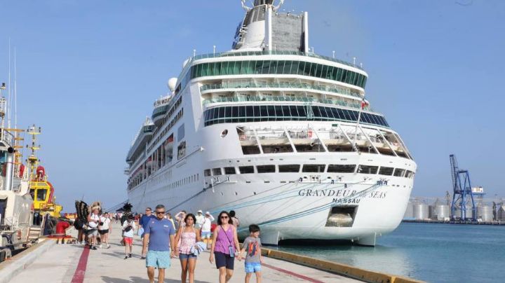 Desembarca el famoso crucero 'Grandeur of the Seas' por primera vez en Yucatán