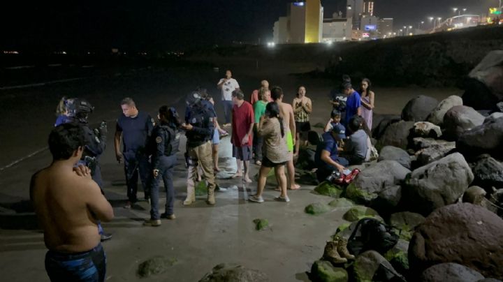 ¡Policía salvavidas! Oficial estatal rescata a menor de ahogarse en playa de Veracruz