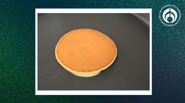 El truco poco conocido para que los hot cakes te queden como de comercial