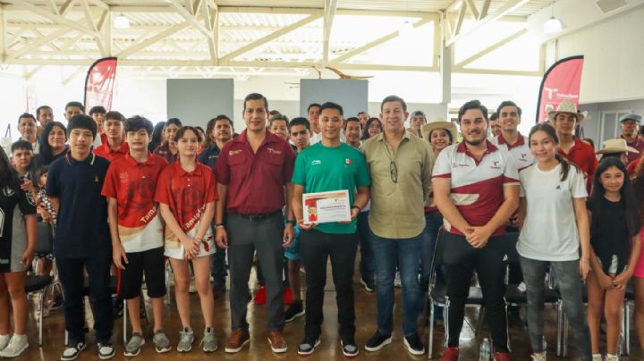 Atleta olimpico, Edson Ramírez, inspira a jóvenes con su historia de perseverancia y éxito