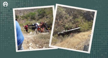 Vuelca camión con pasajeros en Oaxaca y mueren 18 personas