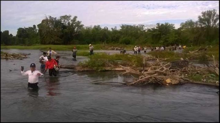 Se unen comunidades en conflicto para limpiar el río Ostuta en el Istmo de Tehuantepec