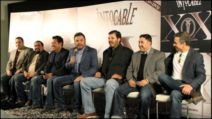 Reúne Intocable sus éxitos en CD+DVD para conmemorar 20 años. Con Javier Poza