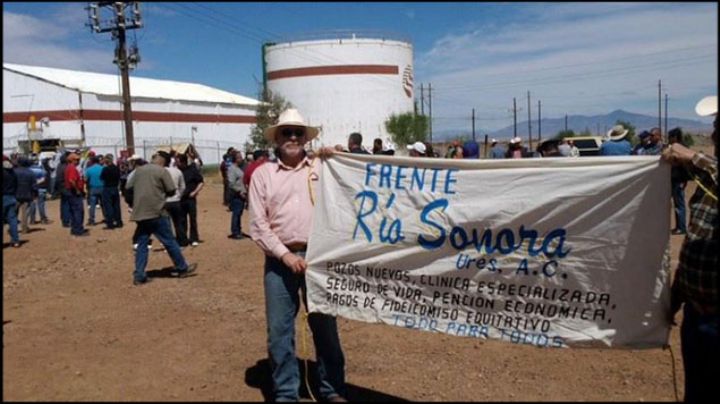 GM ha tomado Río Sonora como drenaje, seguirá bloqueo: mineros. Con Ciro Gómez Leyva