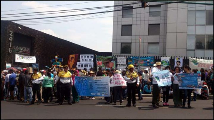 Se manifiestan contra Ley General de Aguas en el DF