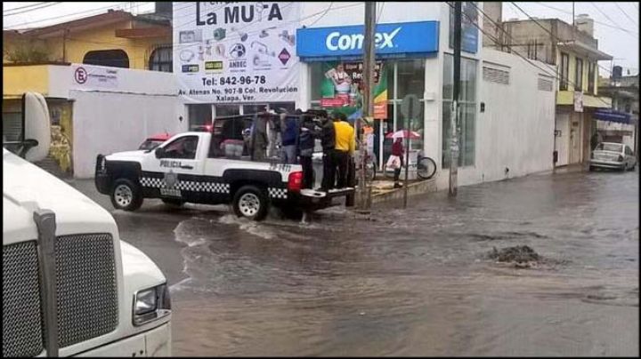 Dos mil damnificados por lluvias en Veracruz: Protección Civil. Con José Cárdenas