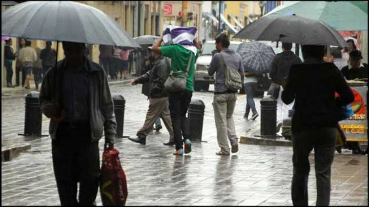 Domingo y lunes persistirán las lluvias en la mayor parte del país 