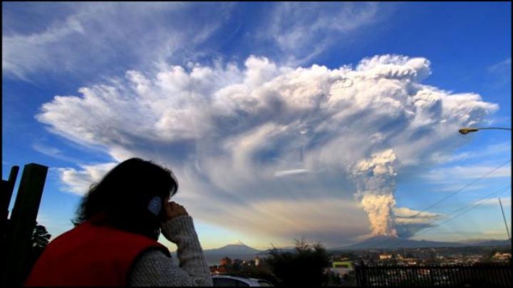 Cancelan vuelos en Argentina por erupción de volcán Calbuco