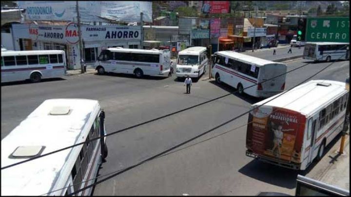 Provocan transportistas caos vial con bloqueos en la ciudad de Oaxaca