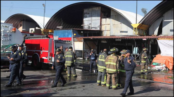 80 bomberos sofocaron incendio en Ceda: Jefe Vulcano. Con José Cárdenas