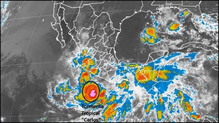 Carlos evoluciona a huracán 1 y reanuda desplazamiento al noroeste 