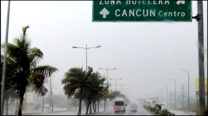 Cancún reanuda actividades después de 48 horas de lluvias atípicas