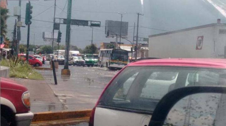 Agua alcanza en Ermita Iztapalapa medio metro. Con José Cárdenas