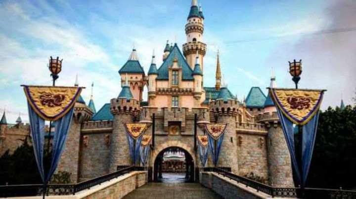 ¡Con generoso sueldo! Disneyland busca empleados para dar mantenimiento a los disfraces de los personajes