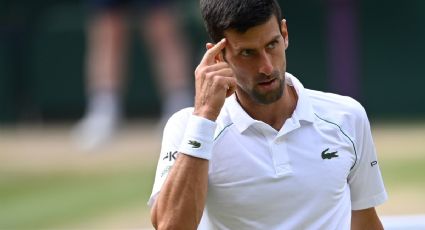 Novak Djokovic es captado sin cubrebocas al subir a un avión, levanta más polémica