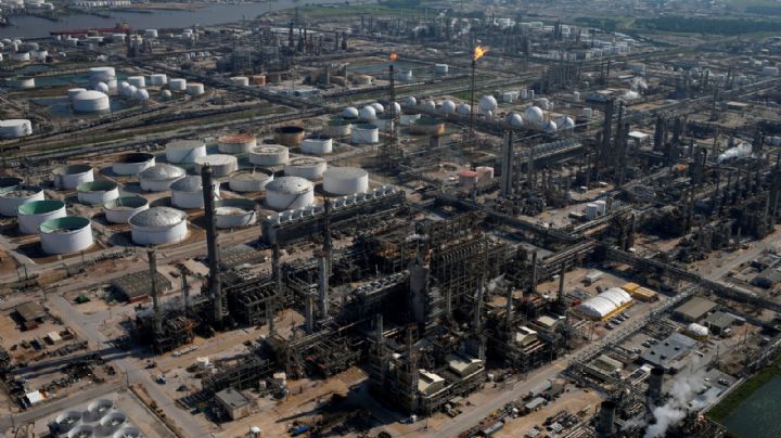 Pemex anda de estreno: toma control de refinería Deer Park en Texas