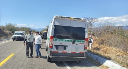 Detienen a 28 migrantes en ambulancia falsa del IMSS