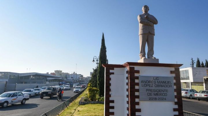 AMLO agradece pero "regaña" a ciudadanos por estatua en Atlacomulco