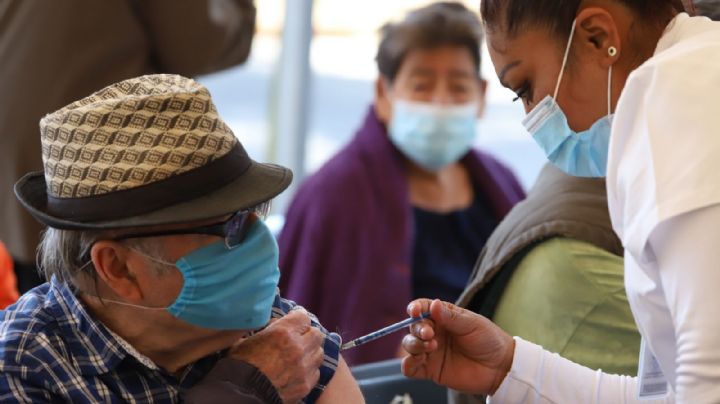 Ómicron: ¿dudas de la vacuna de refuerzo? Una tercera dosis podría salvarte