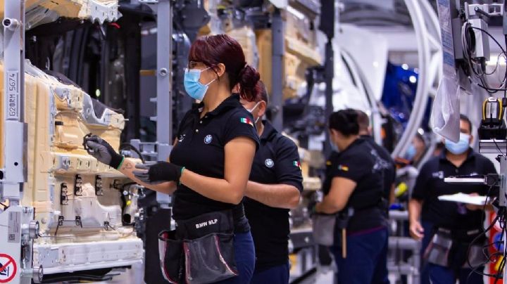 Crisis por chips: Producción de autos cae 2% en México