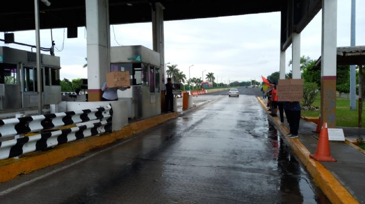 Bloquean caseta del Puente de Tampico y logran que inicien trabajos de mantenimiento