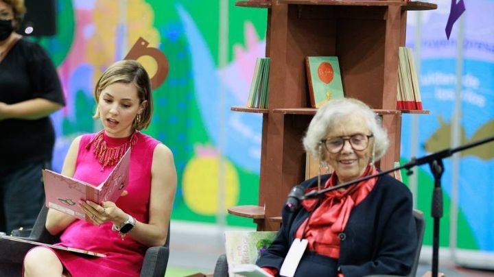 Mariana Rodríguez y Elena Poniatowska comparten lectura a niñas y niños en FIL Monterrey